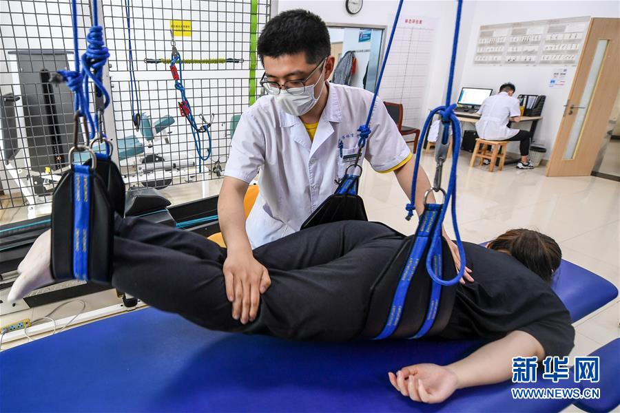 （体育·图文互动）（10）江苏常州：慢病人群上起了“体育课”