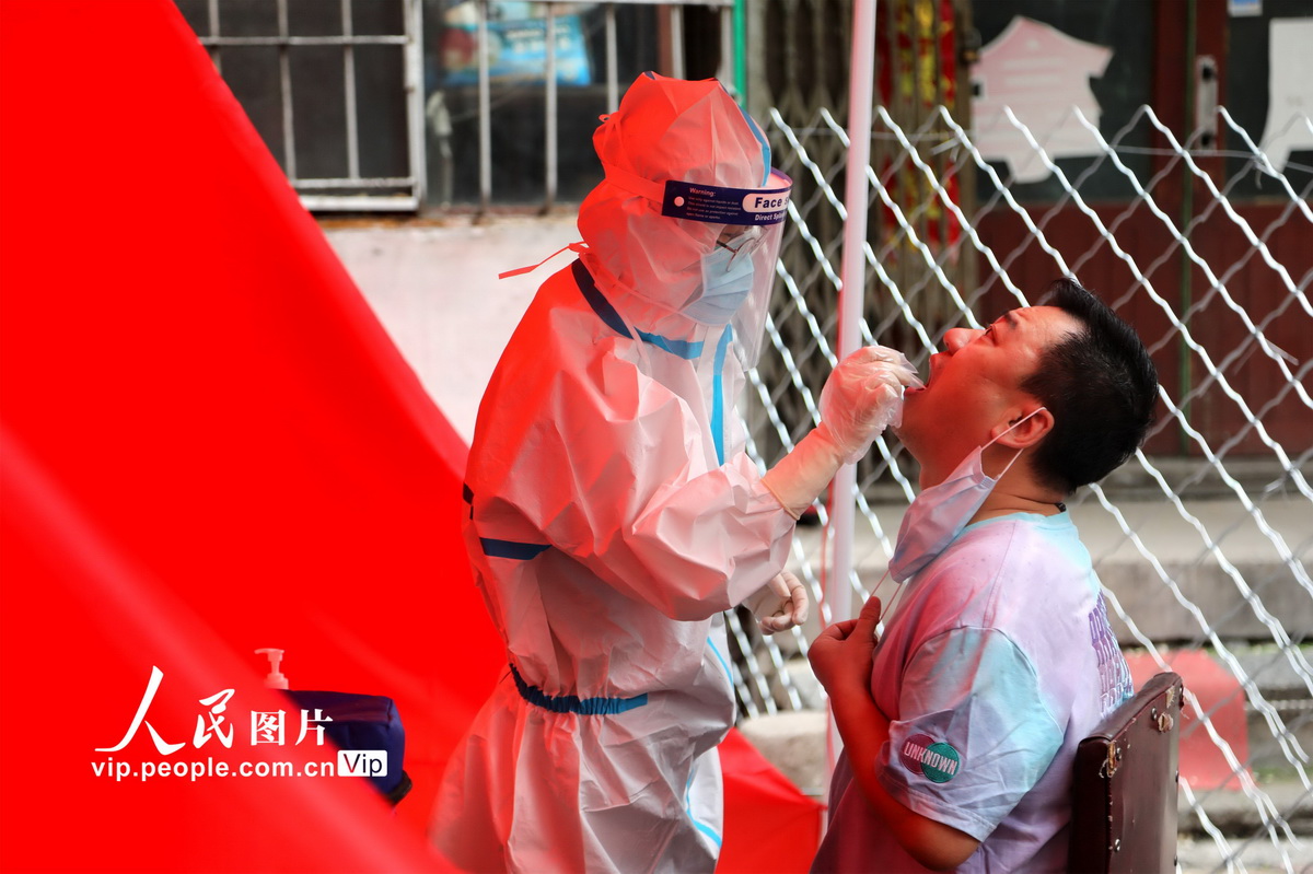 6月3日，牡丹江市在全市各社区开展居民免费核酸检测，通过核酸检测，可以进一步摸清无症状感染者底数，有效管控新冠肺炎疫情。